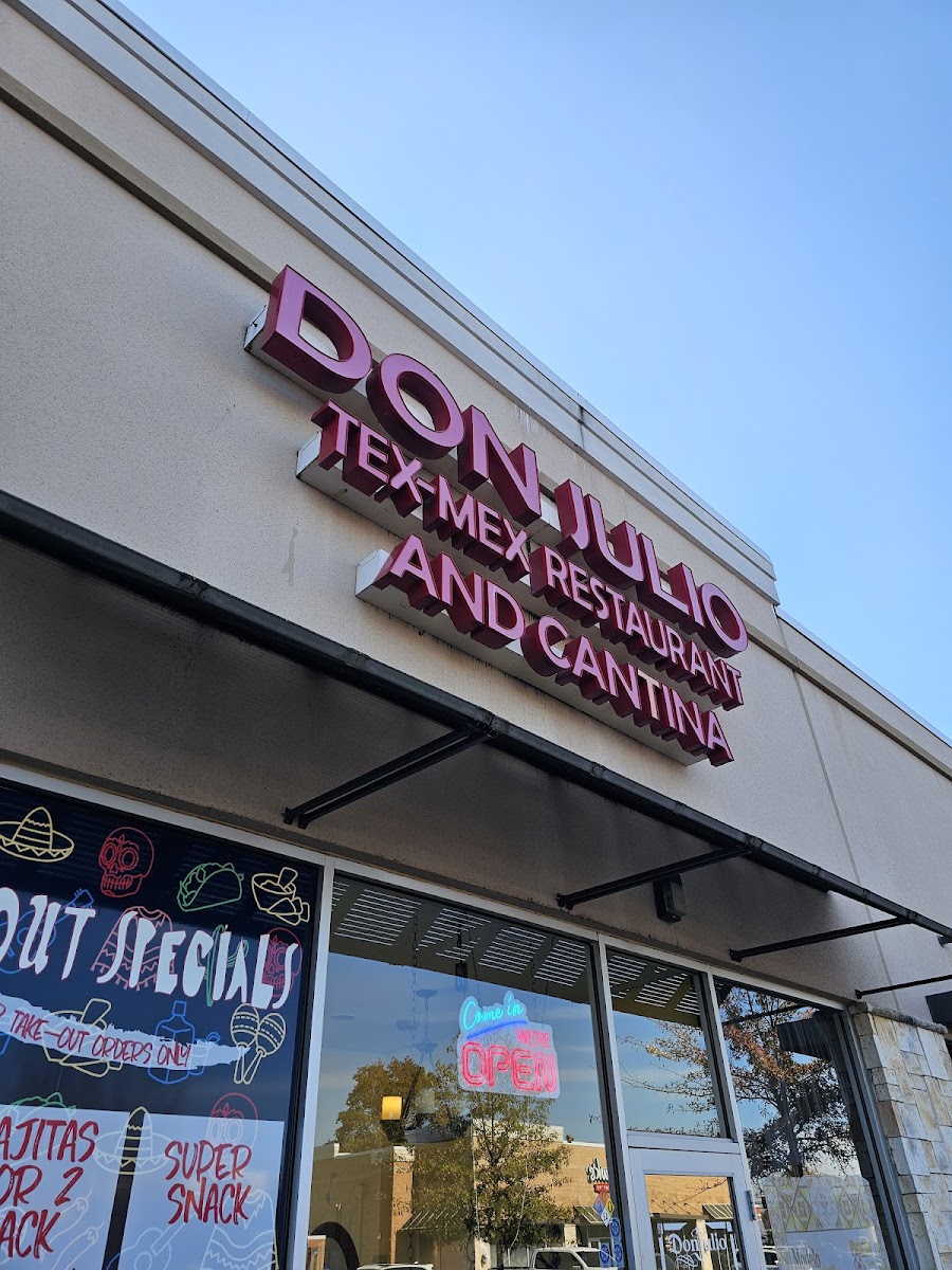 Julio's Tex-Mex Restaurant, Restaurant & Cantina